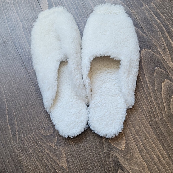 Square-toe Shearling Slipers - Picture 2 of 4